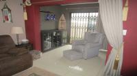 Lounges - 14 square meters of property in Parkrand