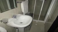 Main Bathroom - 3 square meters of property in Parkrand