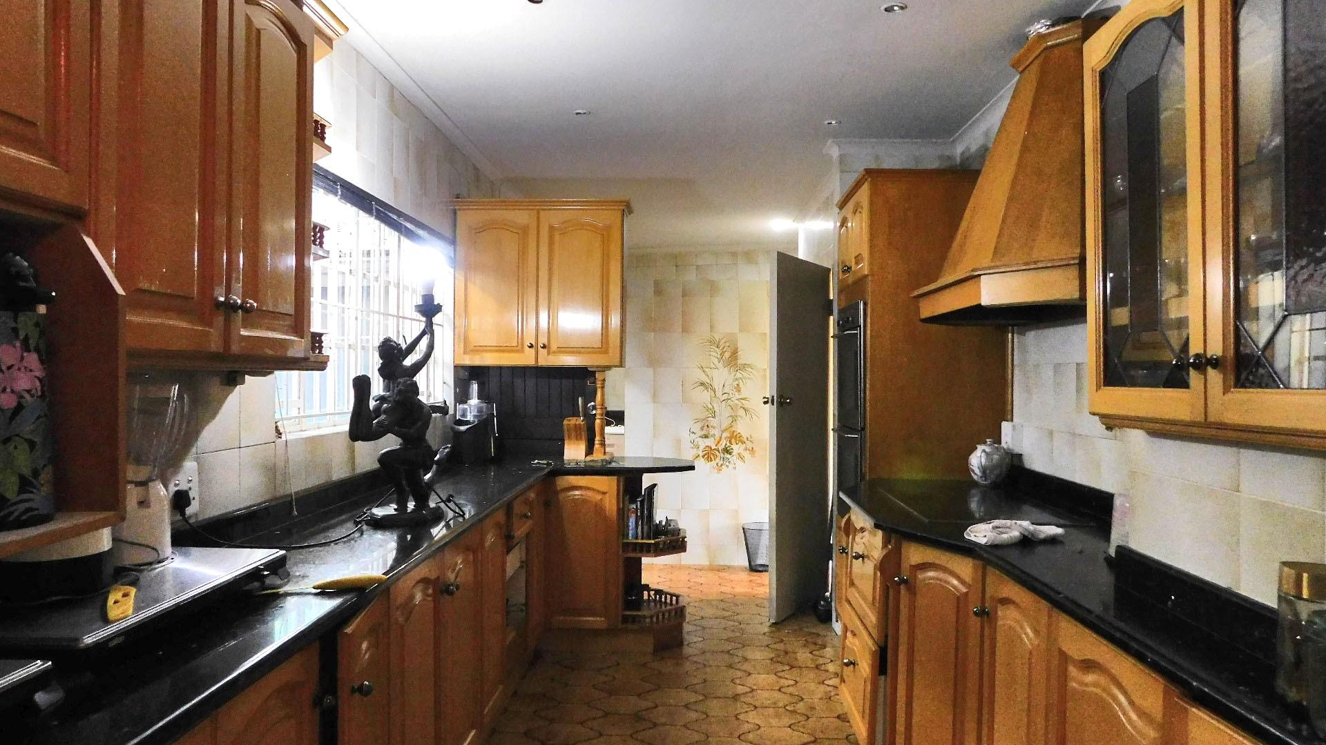 Kitchen - 36 square meters of property in Dawncrest