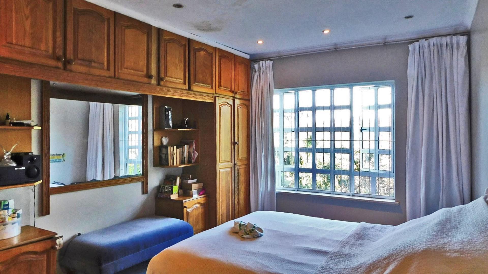 Bed Room 2 - 18 square meters of property in Dawncrest