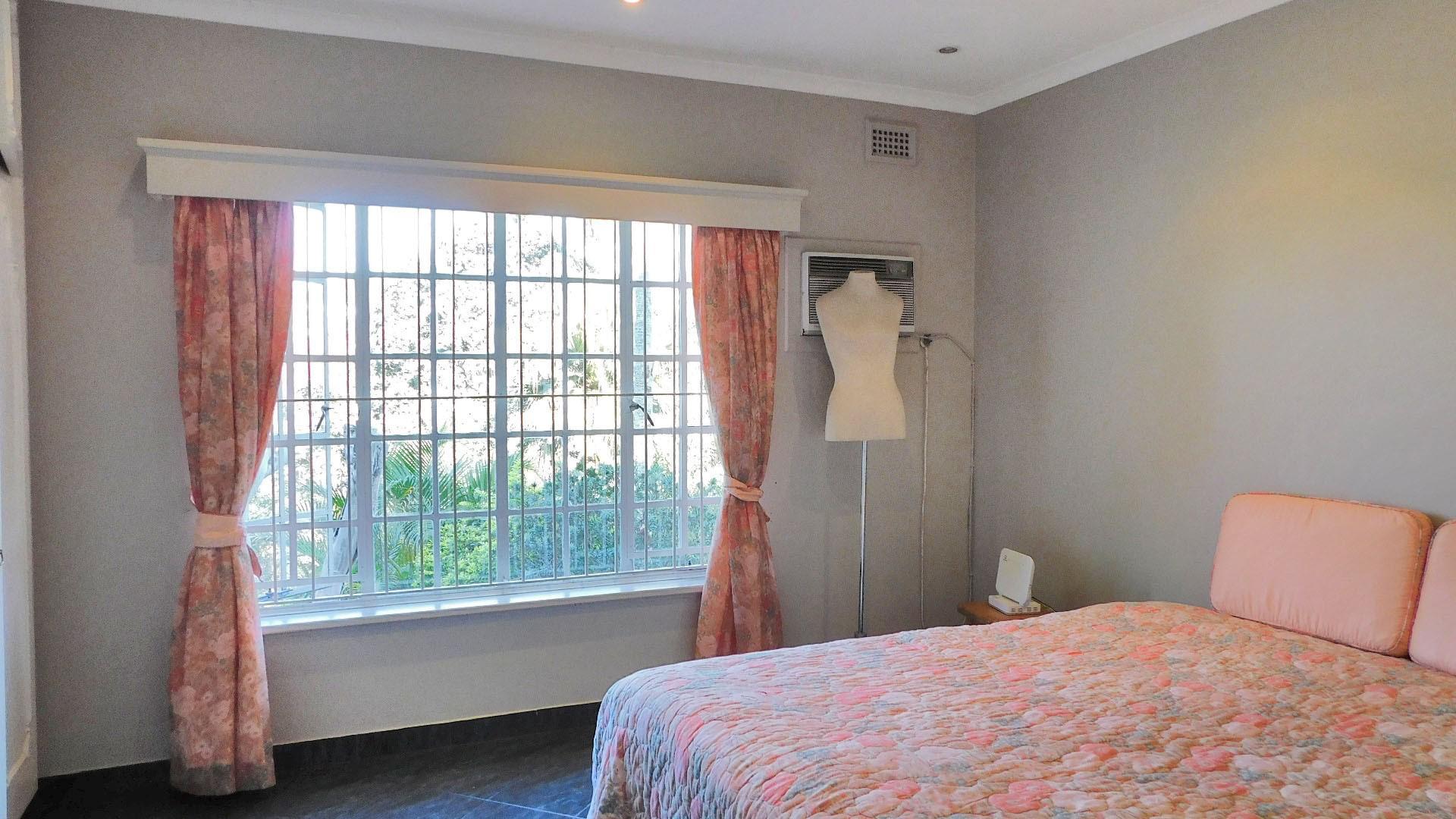 Bed Room 3 - 17 square meters of property in Dawncrest