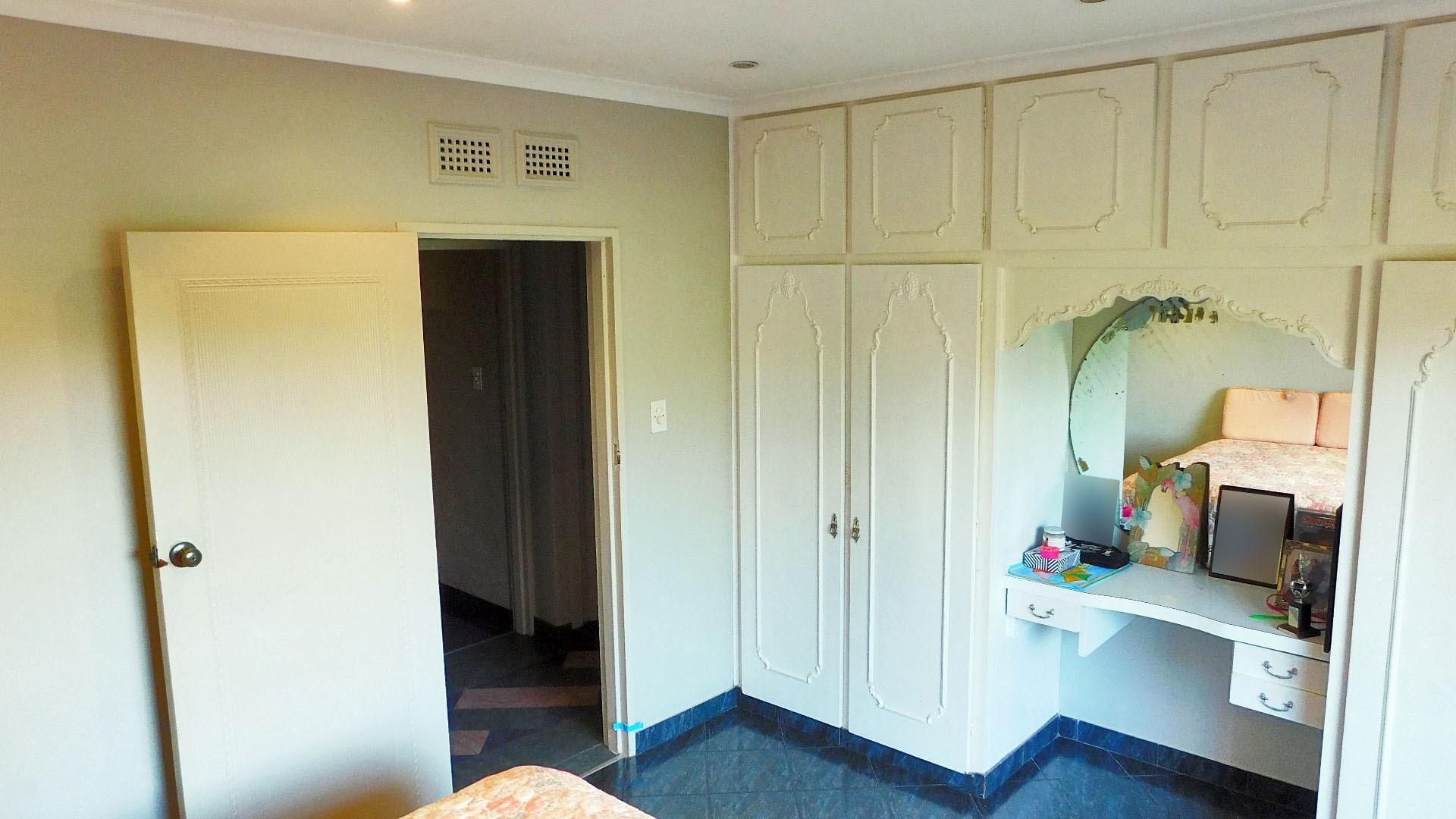 Bed Room 3 - 17 square meters of property in Dawncrest