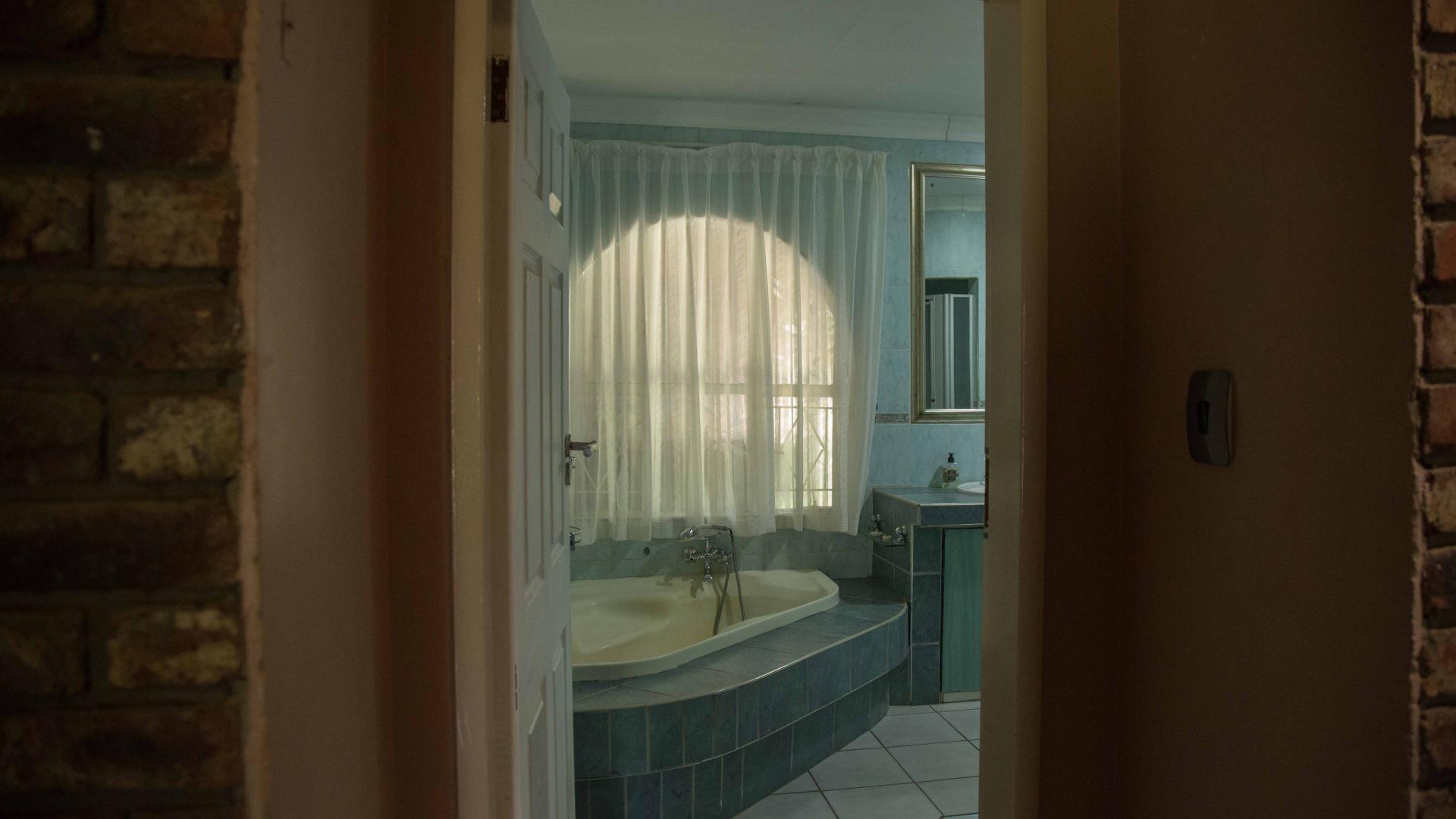 Bathroom 2 - 13 square meters of property in Vanderbijlpark