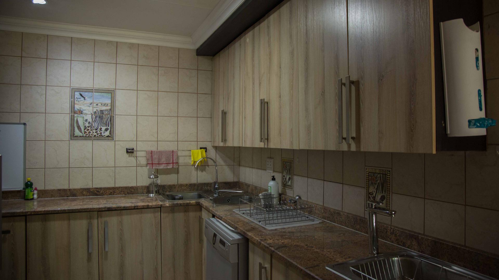 Kitchen - 33 square meters of property in Vanderbijlpark
