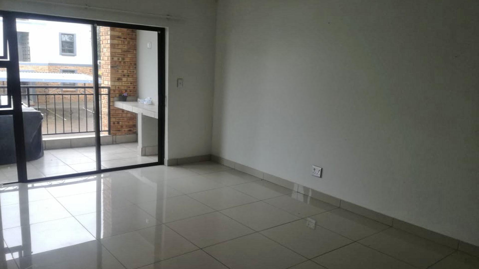 Lounges - 18 square meters of property in Crystal Park