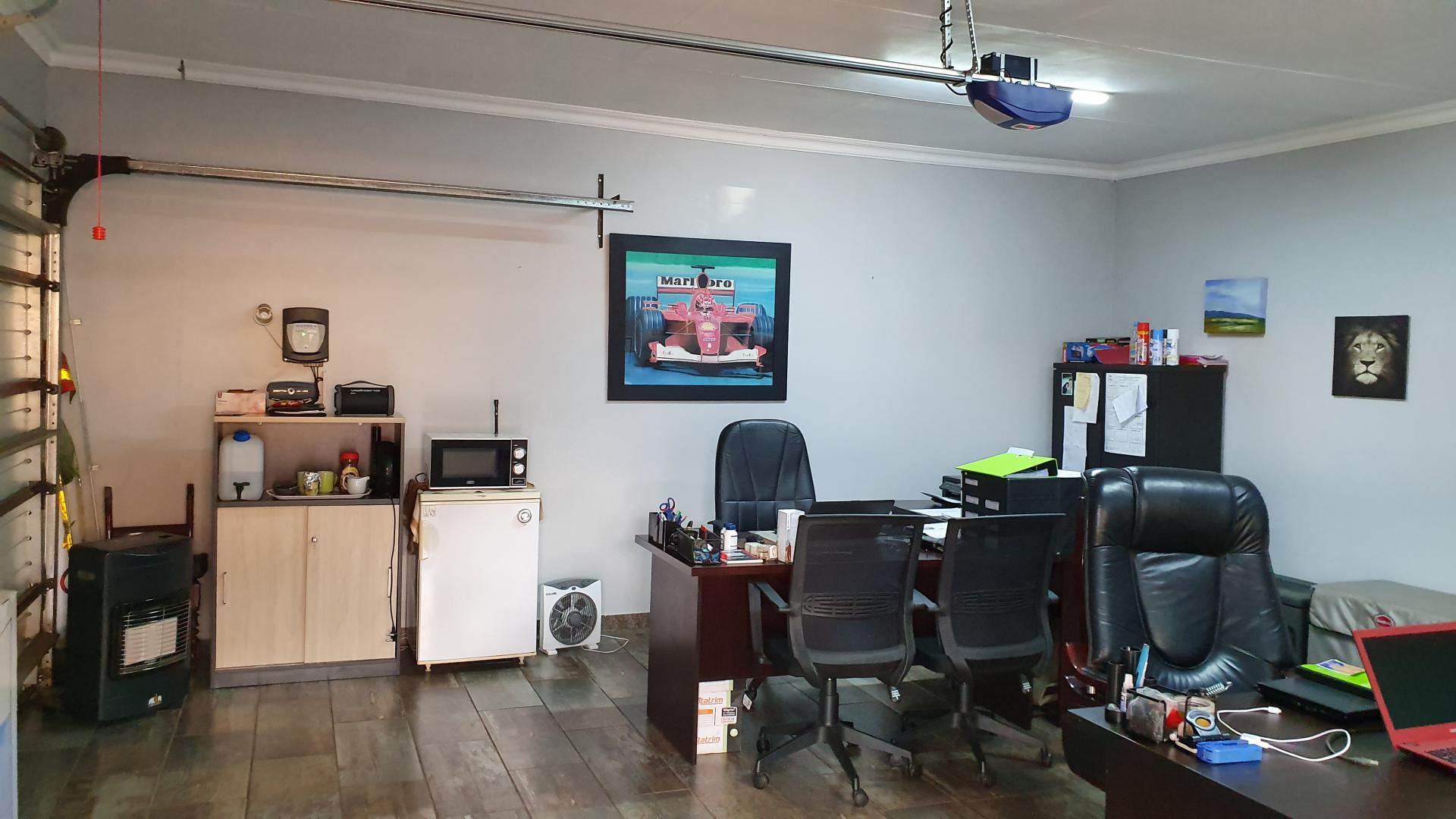 Spaces - 11 square meters of property in Aerorand