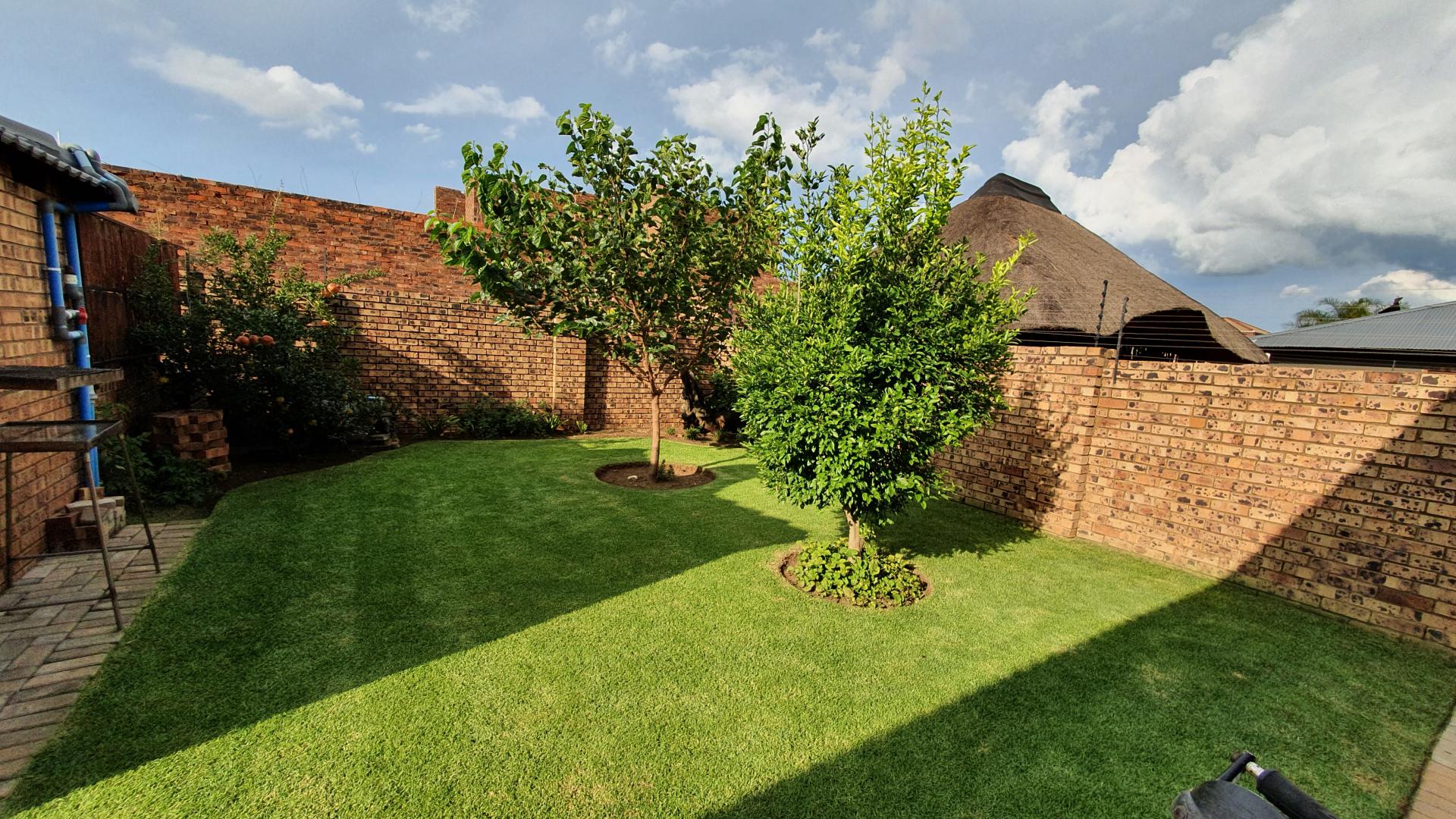 Backyard of property in Aerorand