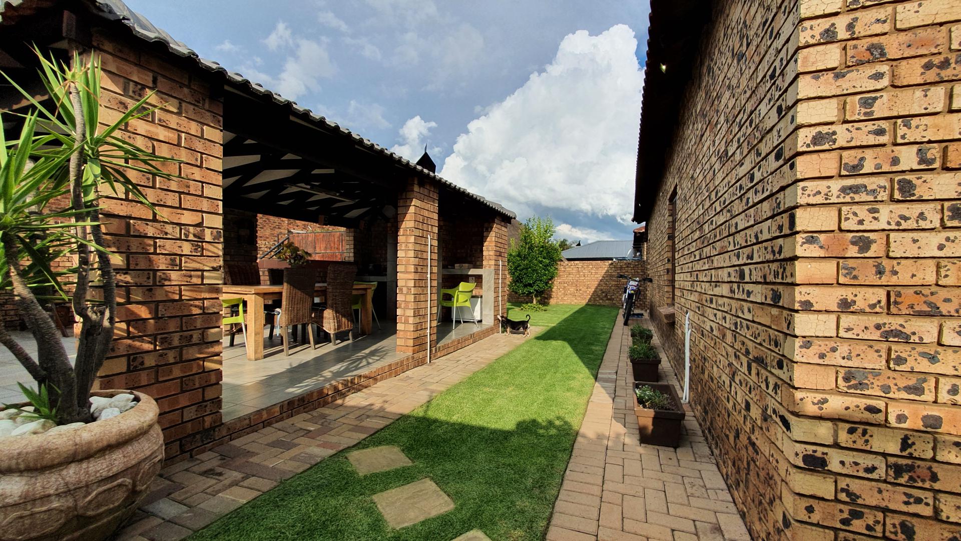 Backyard of property in Aerorand