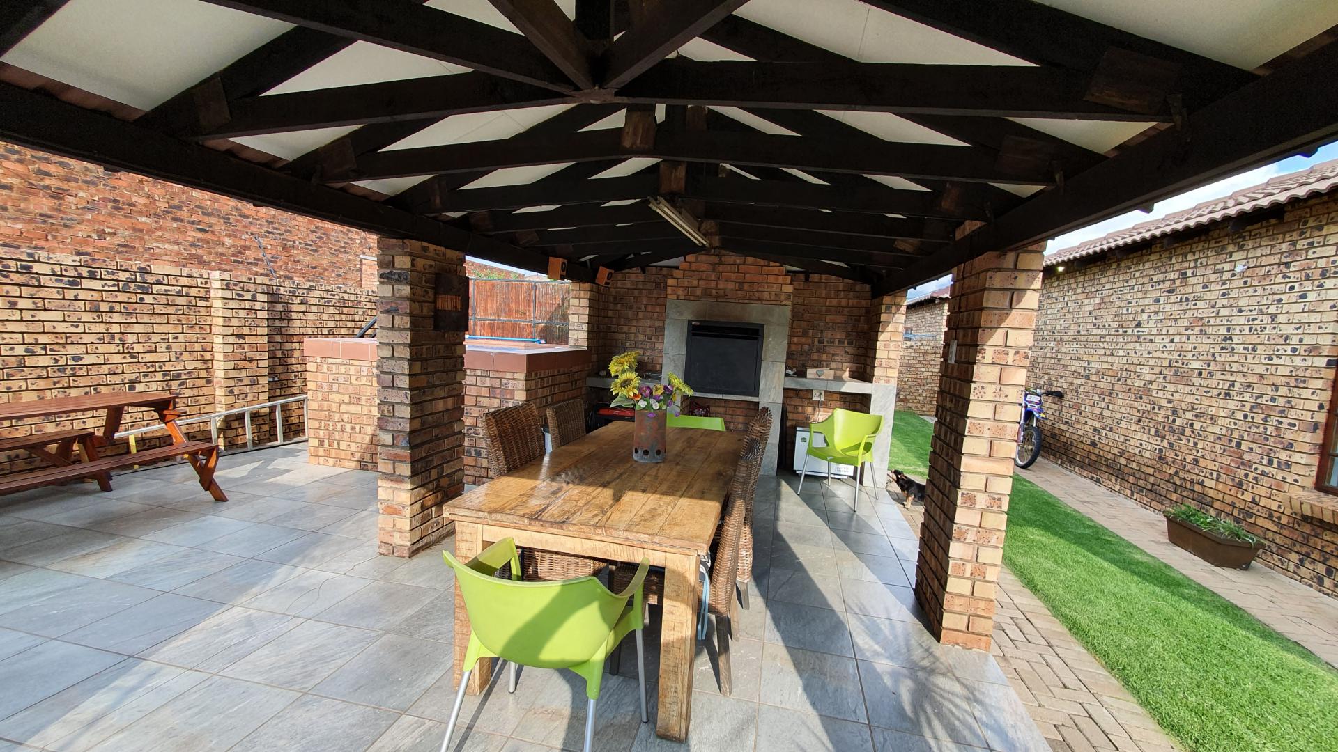 Backyard of property in Aerorand