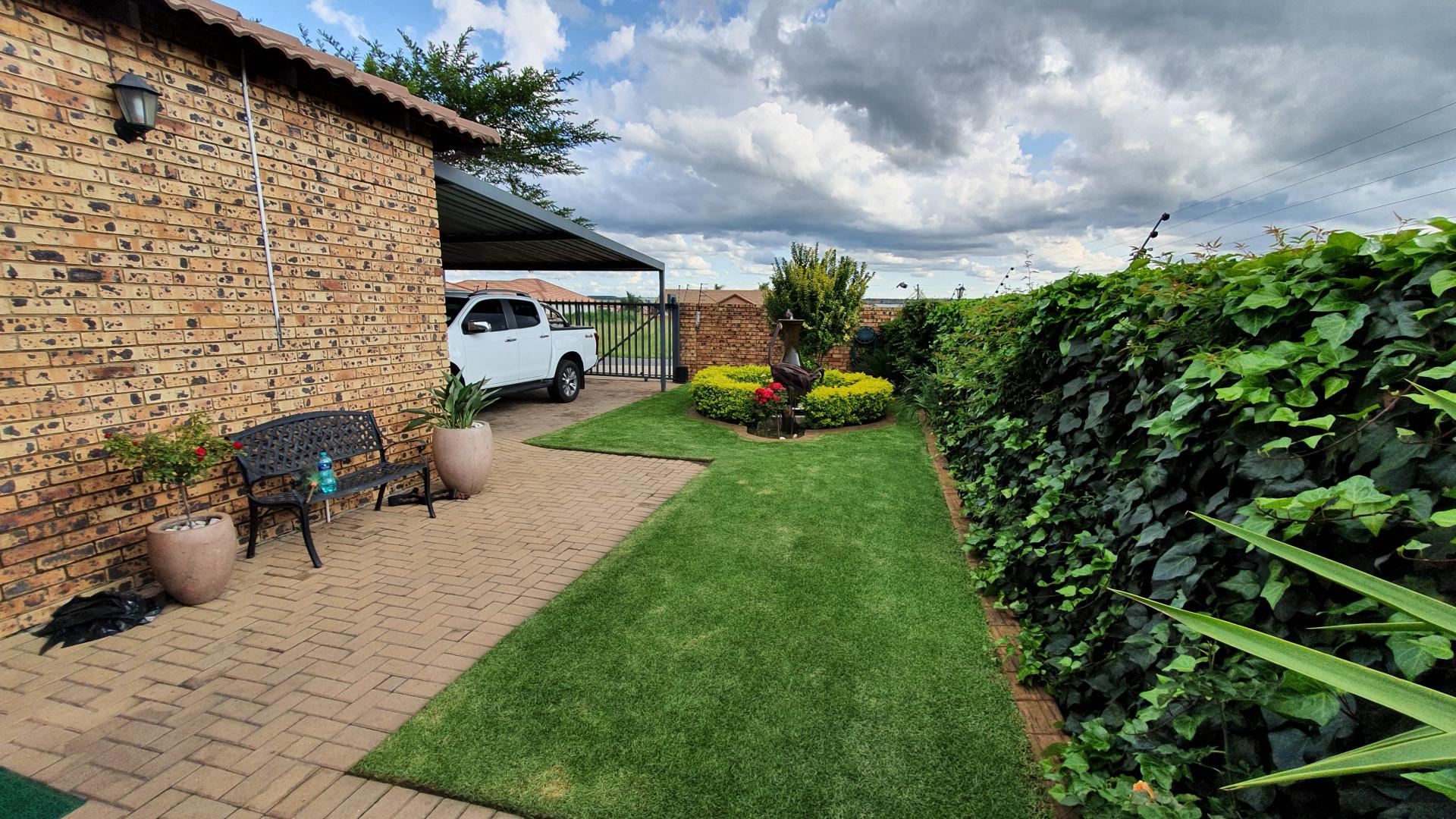 Backyard of property in Aerorand