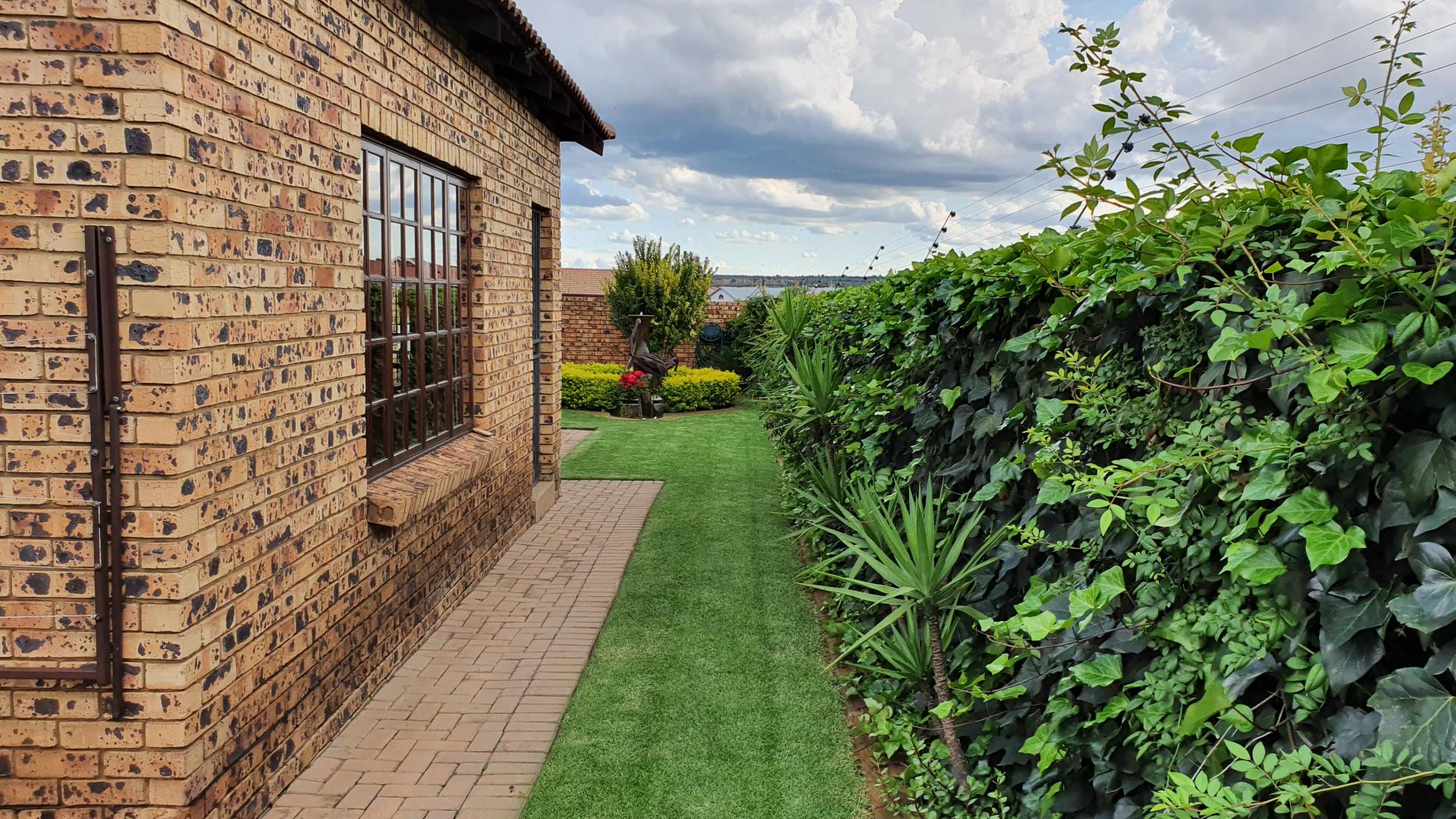 Backyard of property in Aerorand