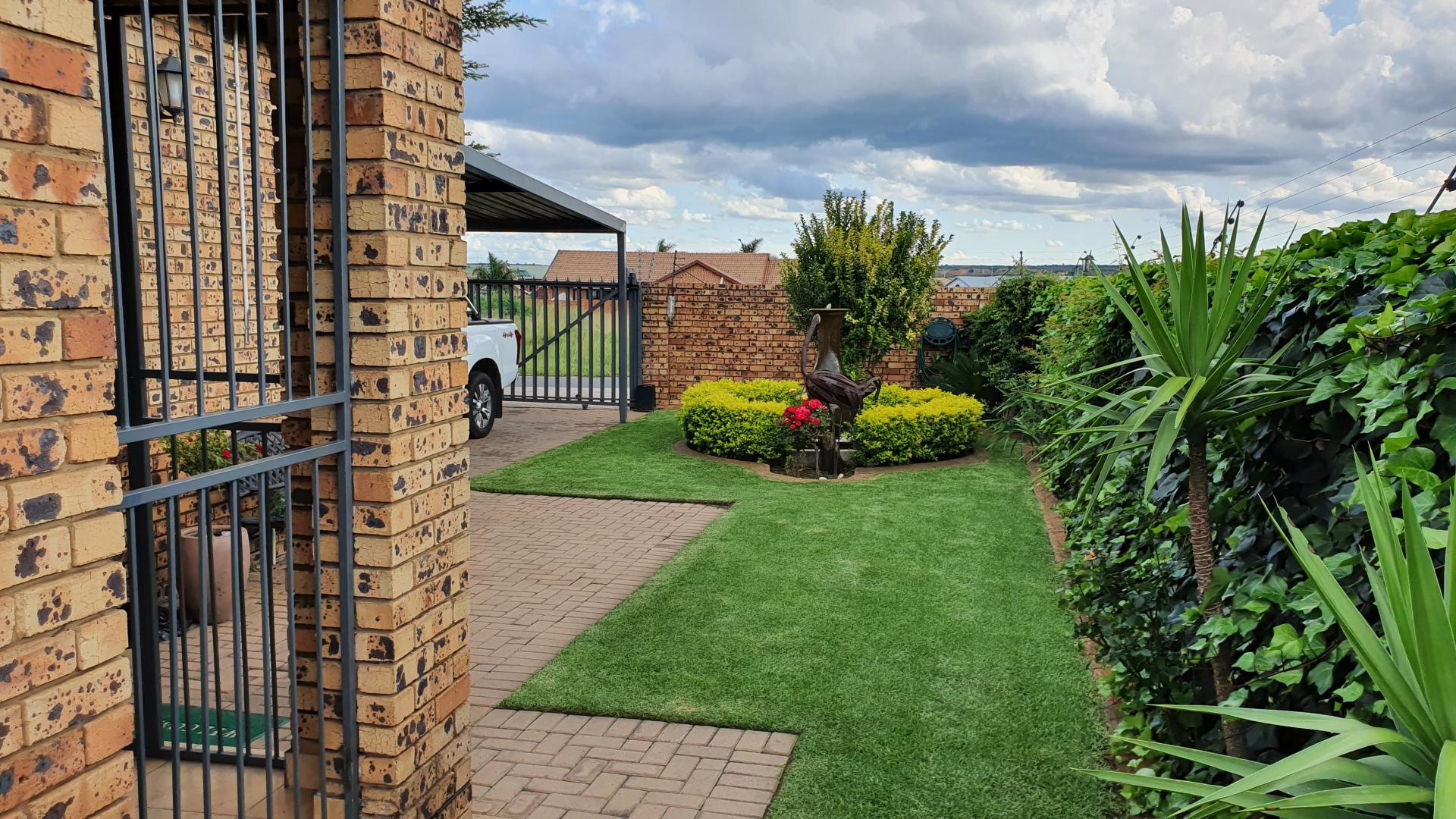 Backyard of property in Aerorand