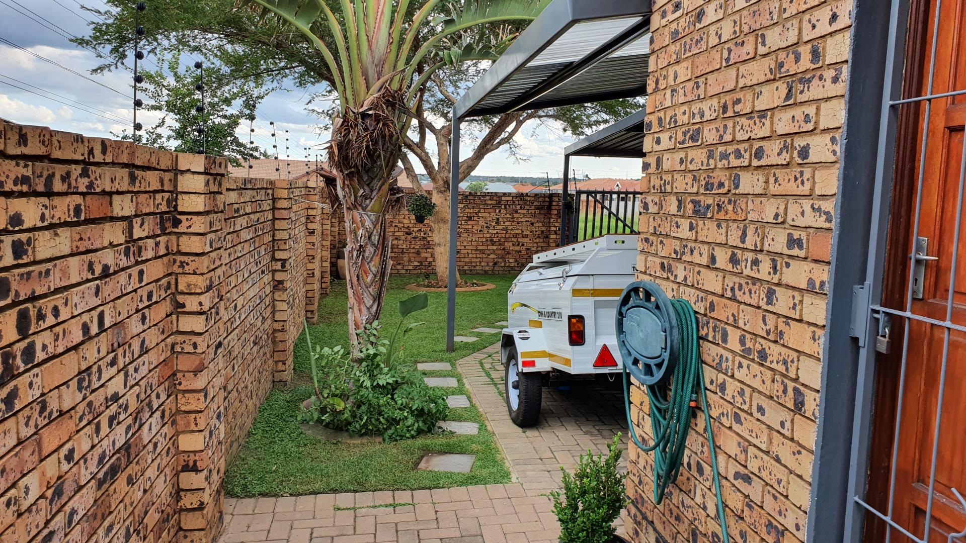 Backyard of property in Aerorand