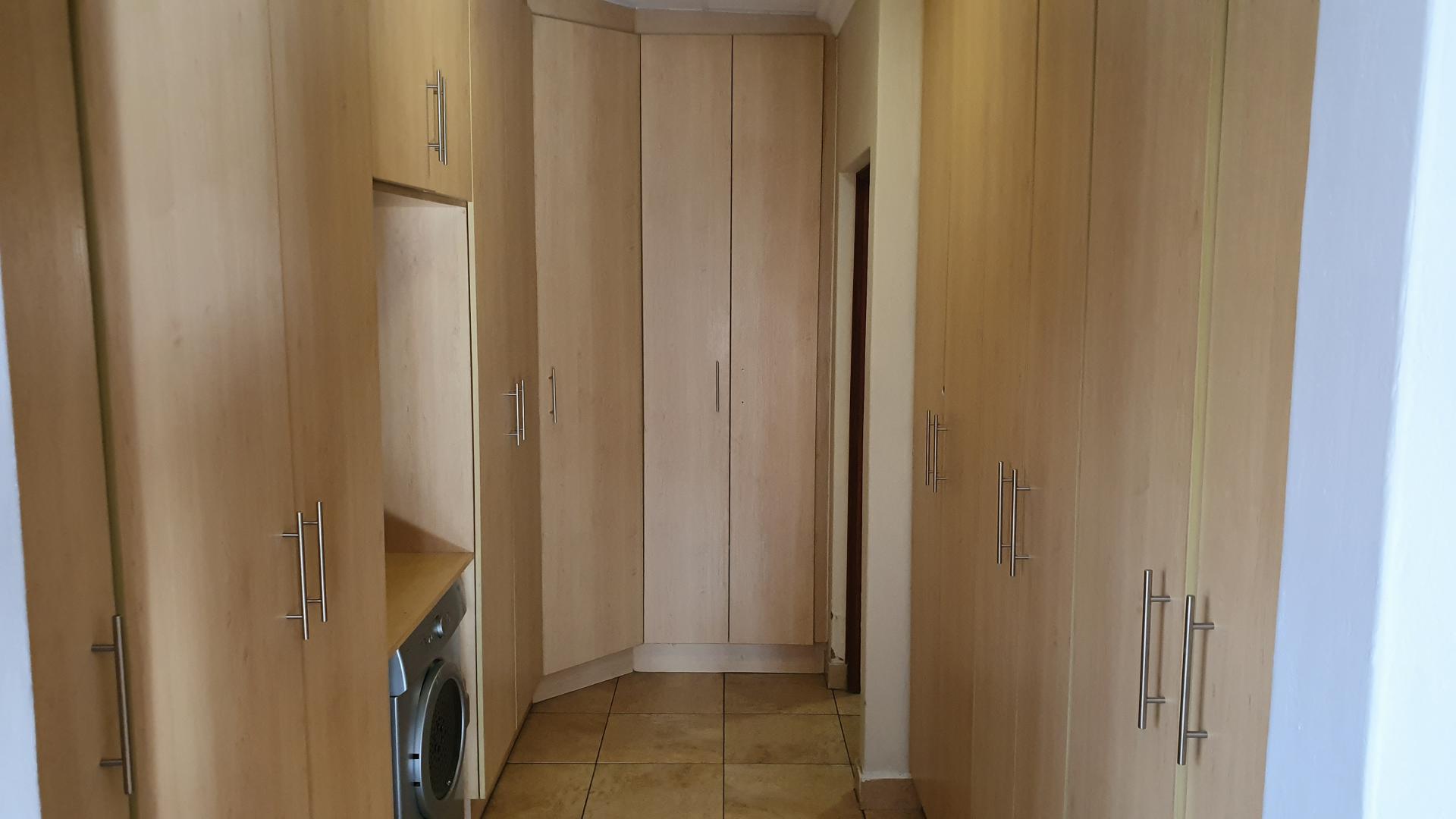 Main Bedroom - 36 square meters of property in Aerorand