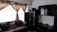 Lounges - 17 square meters of property in Windsor