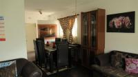 Lounges - 17 square meters of property in Windsor