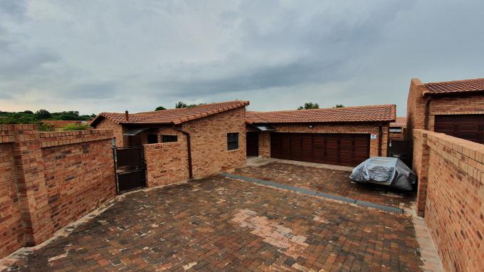 3 Bedroom House for Sale For Sale in Roodepoort - Private Sale - MR357873