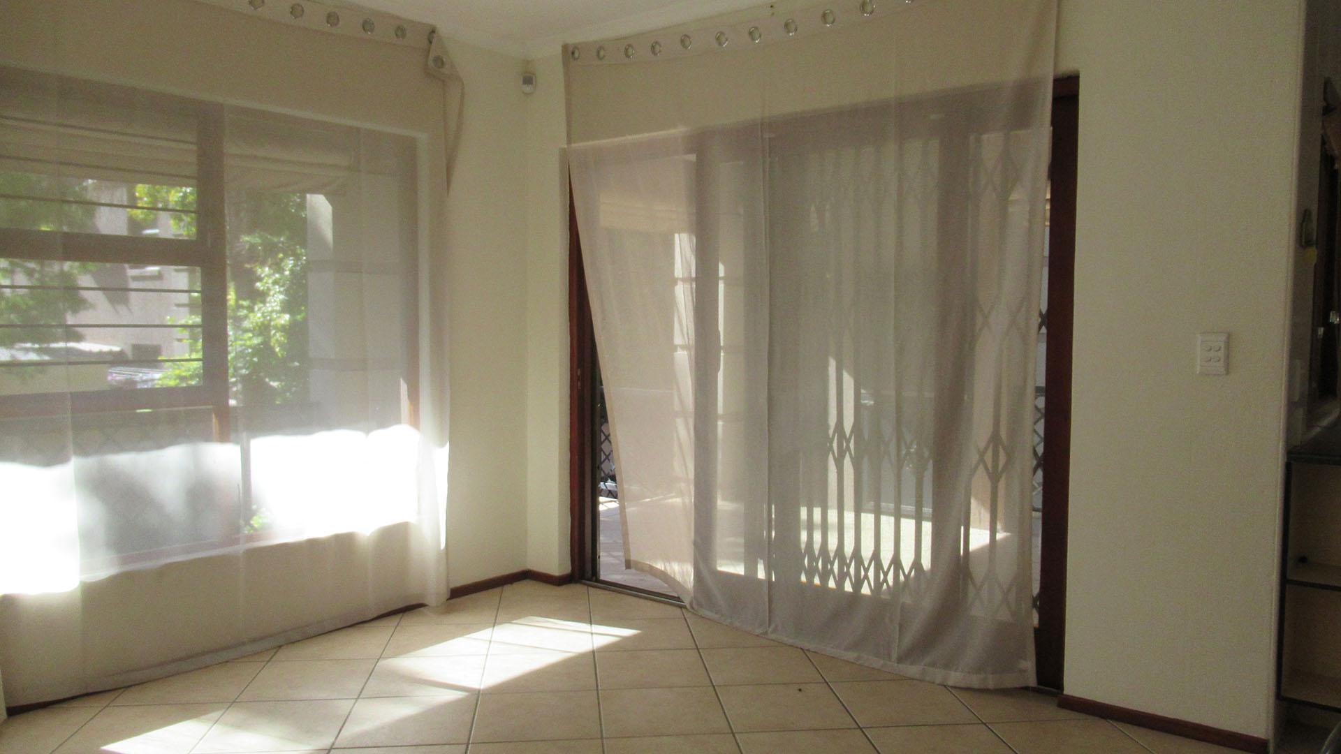 Dining Room - 17 square meters of property in Noordheuwel