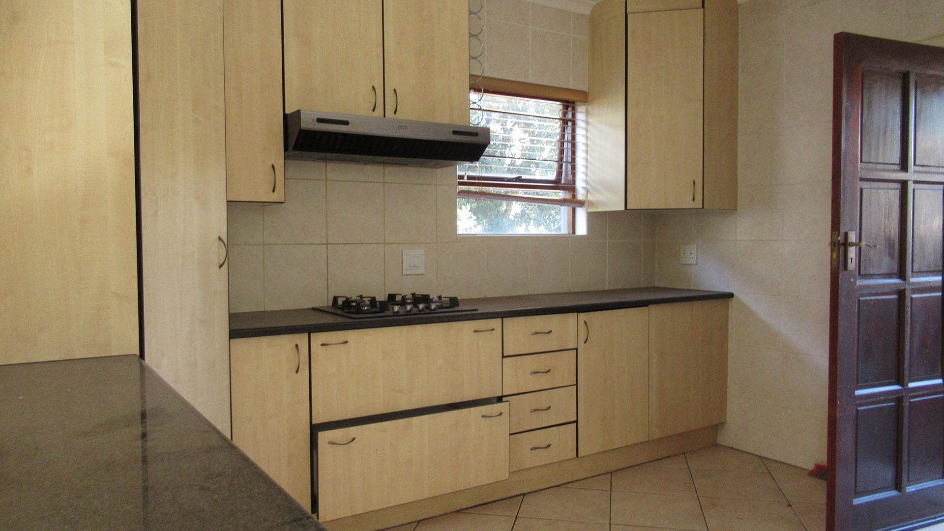 Kitchen - 14 square meters of property in Noordheuwel