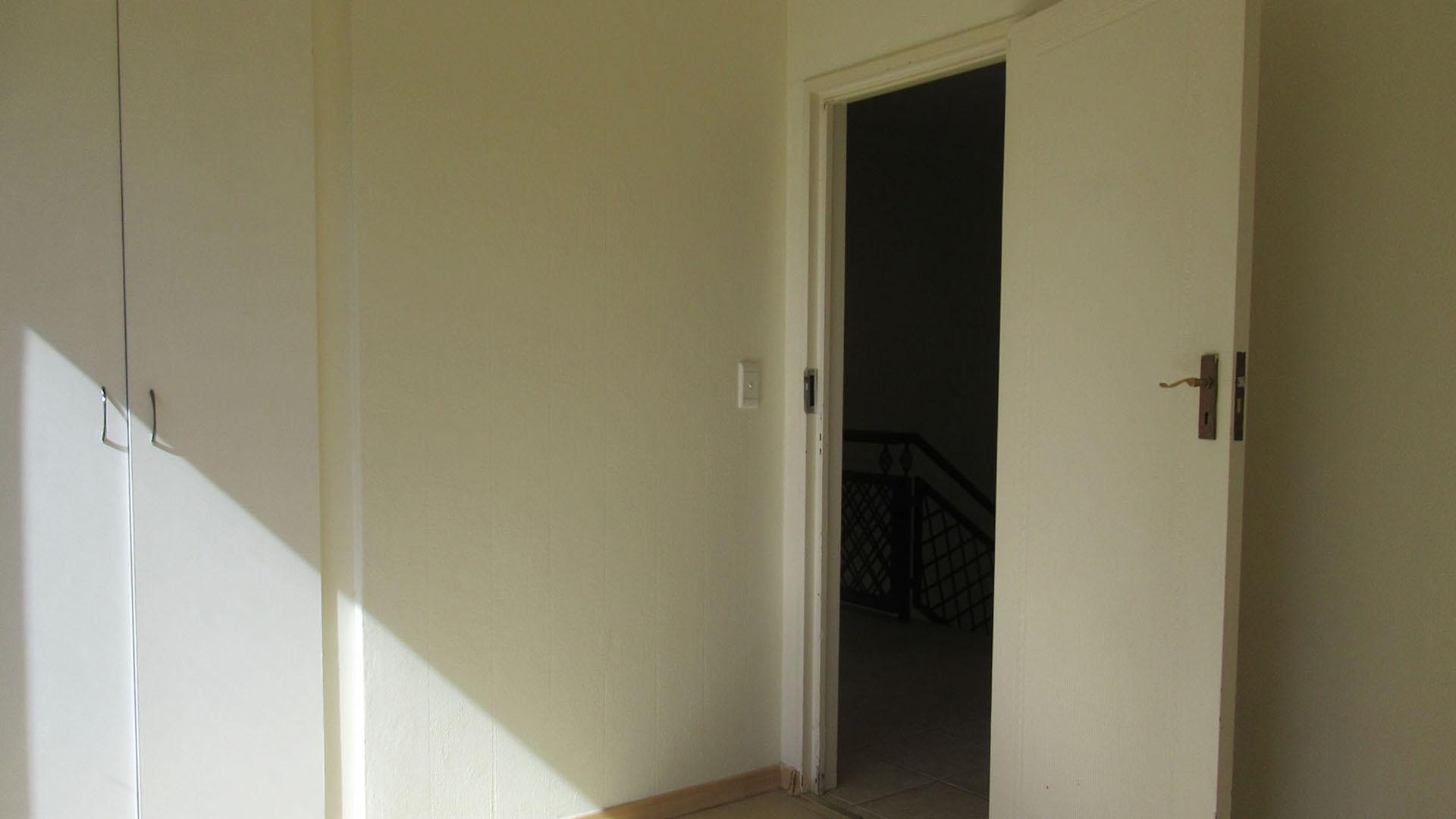 Bed Room 2 - 13 square meters of property in Noordheuwel