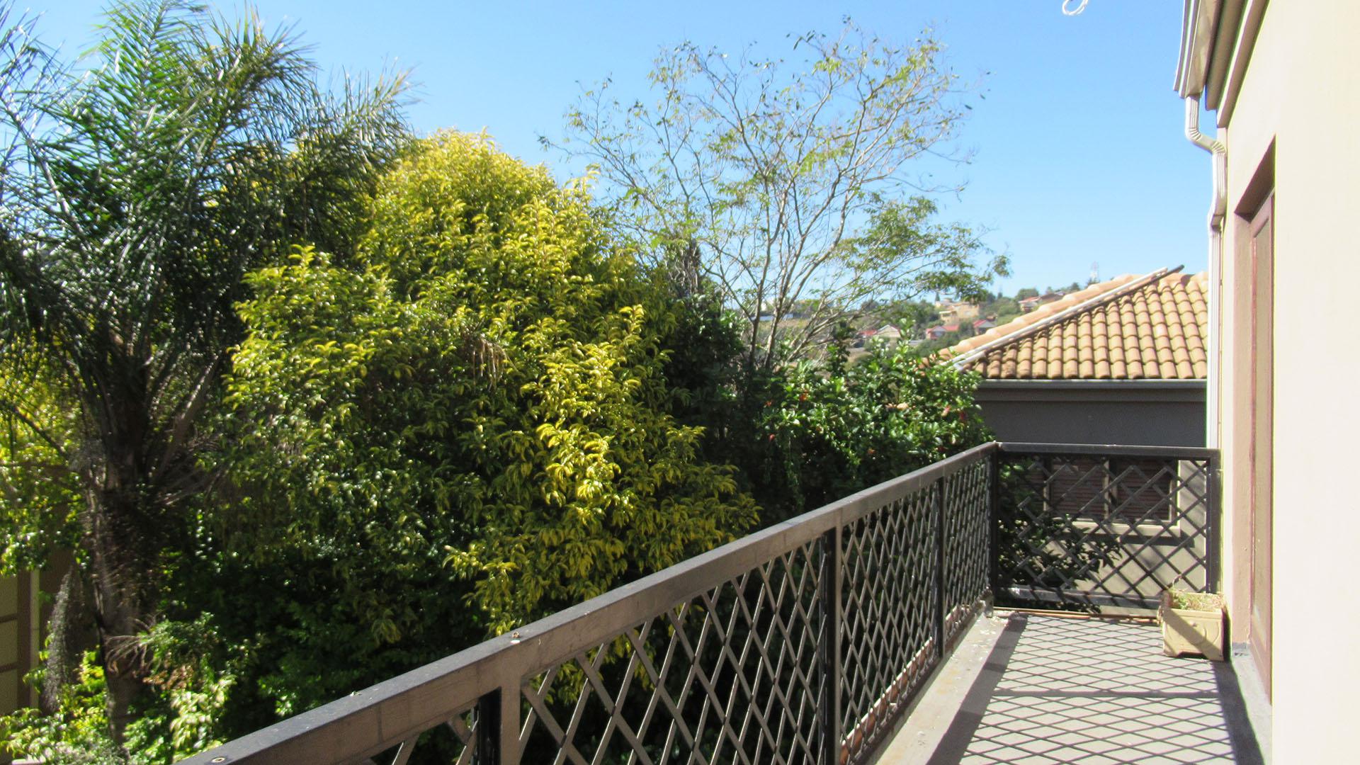 Balcony - 30 square meters of property in Noordheuwel