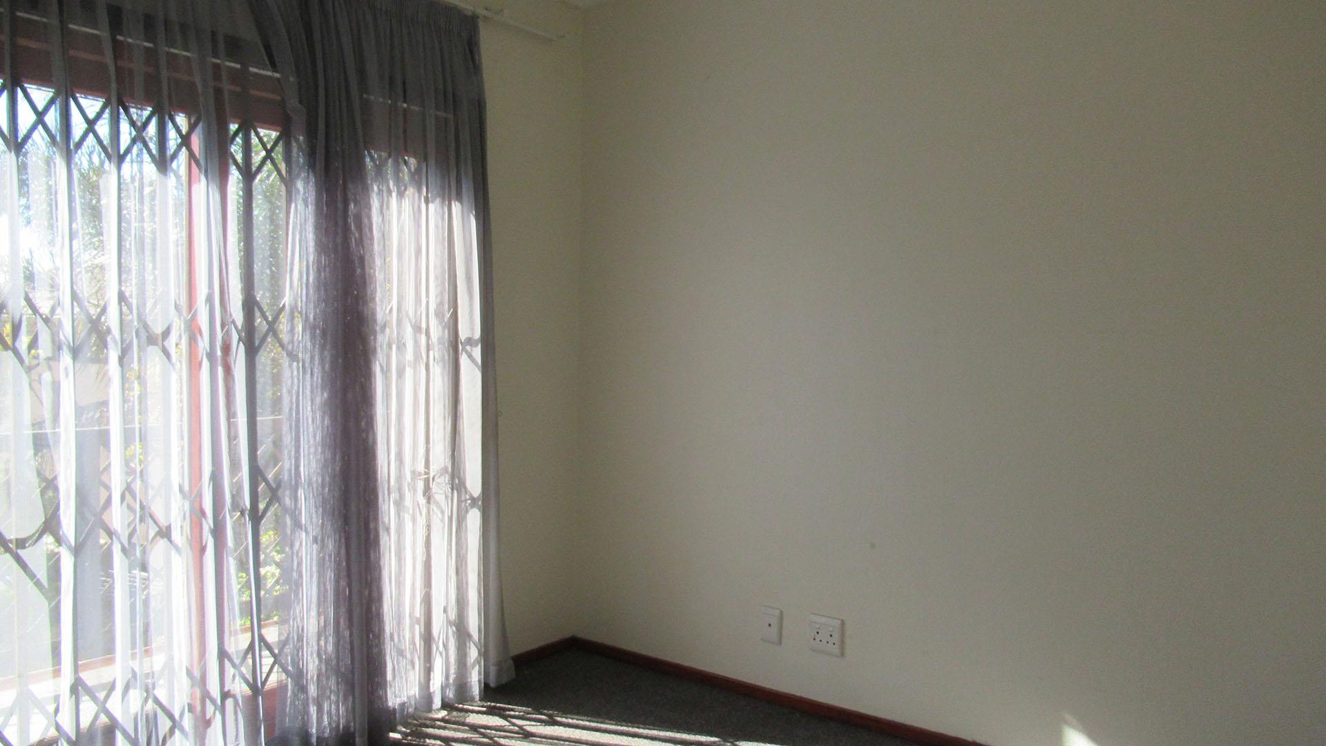 Bed Room 3 - 11 square meters of property in Noordheuwel