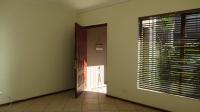Lounges - 20 square meters of property in Noordheuwel