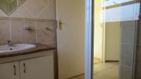 Bathroom 1 - 7 square meters of property in Noordheuwel
