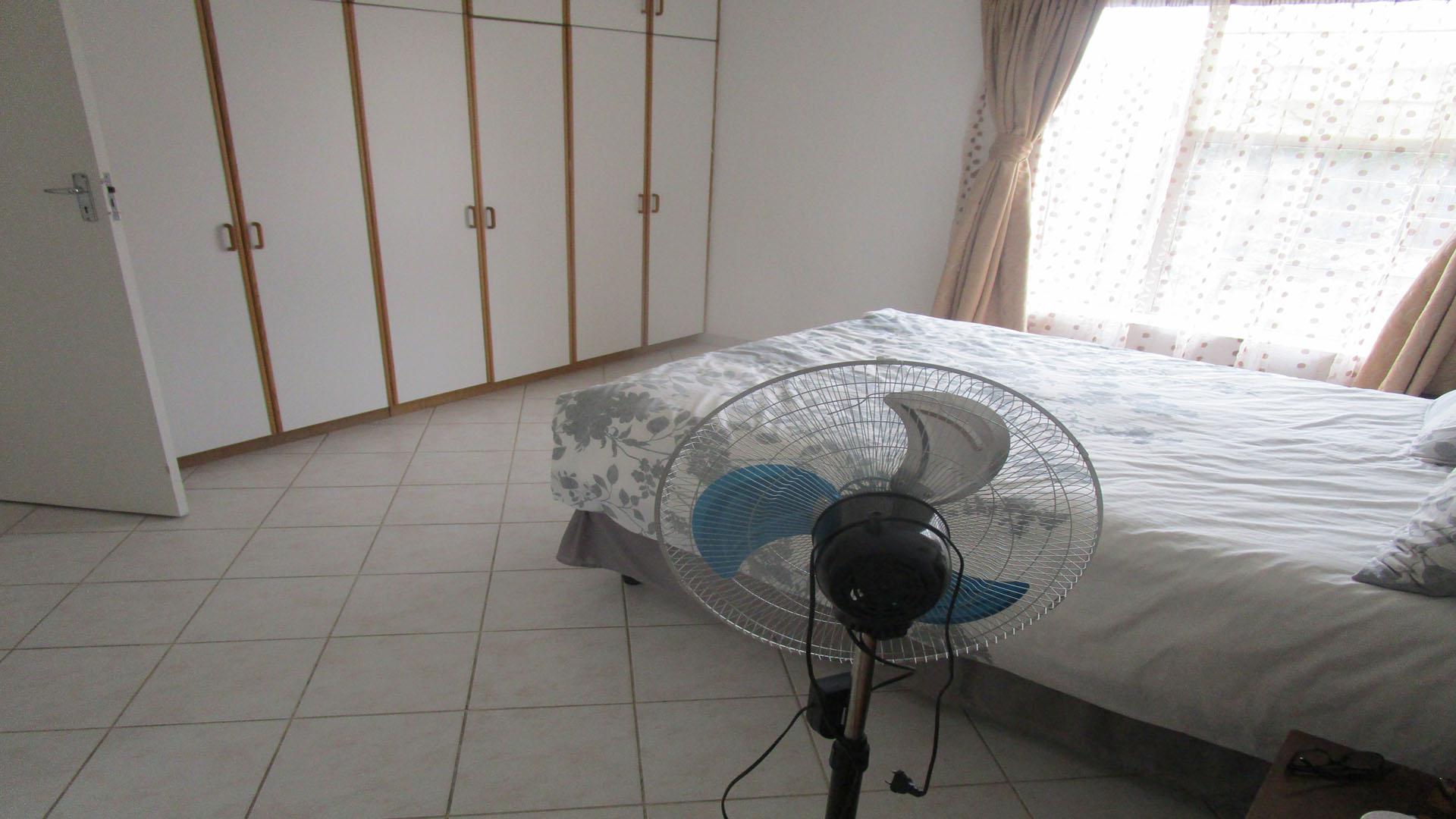 Main Bedroom - 22 square meters of property in New Redruth