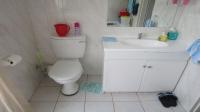 Main Bathroom - 7 square meters of property in New Redruth