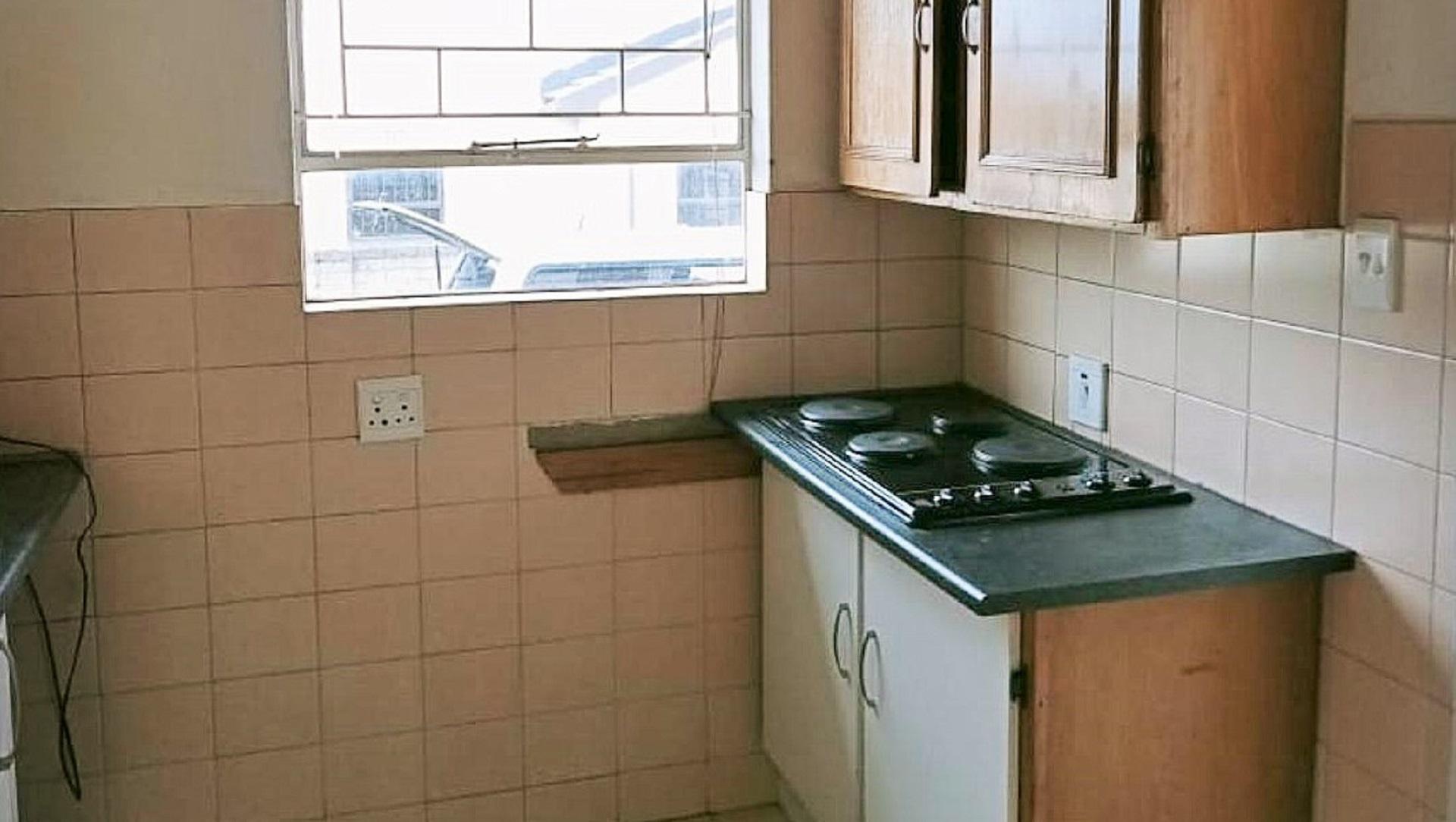 Kitchen of property in Zakariyya Park