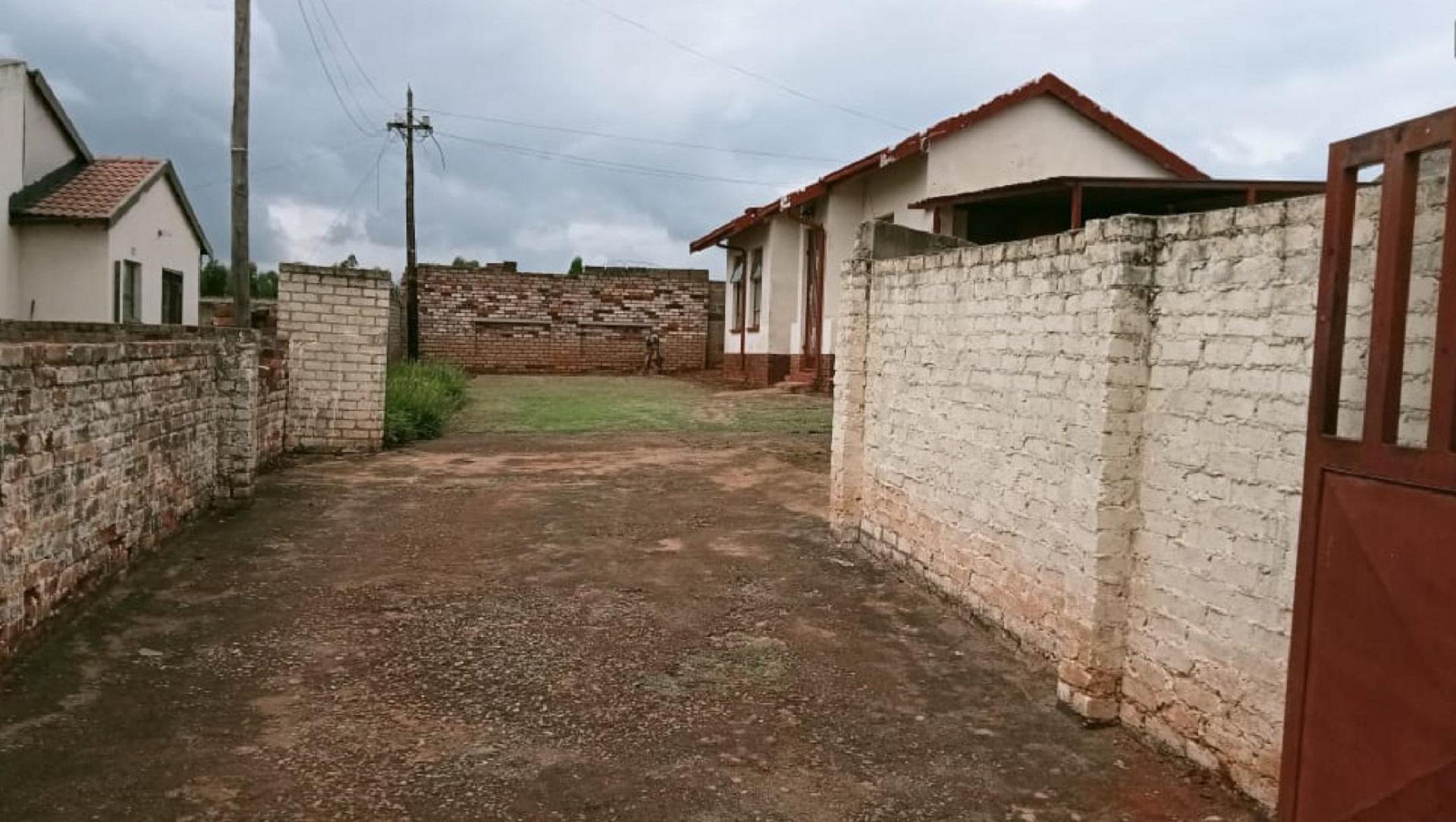 Front View of property in Zakariyya Park