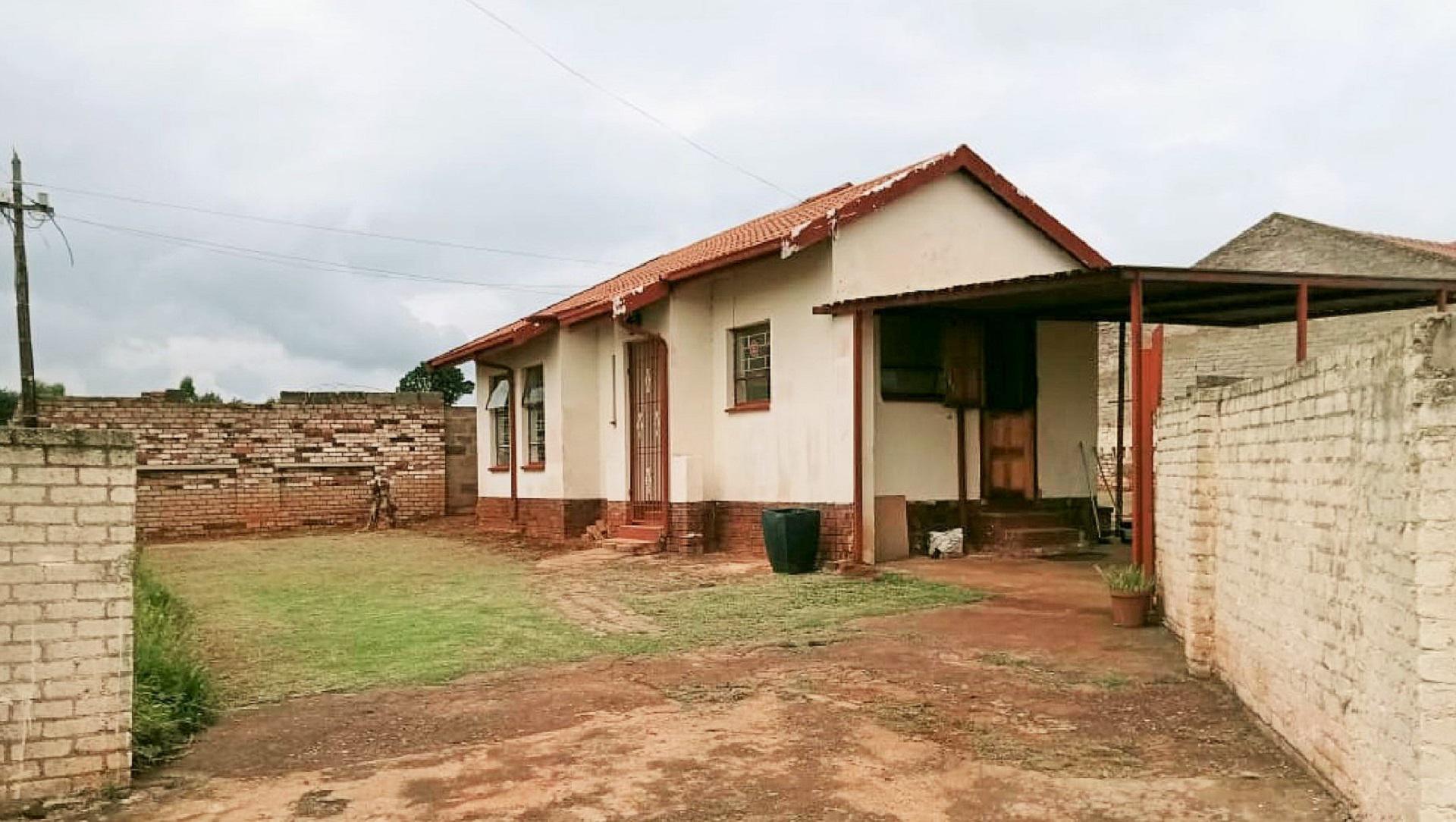 Front View of property in Zakariyya Park