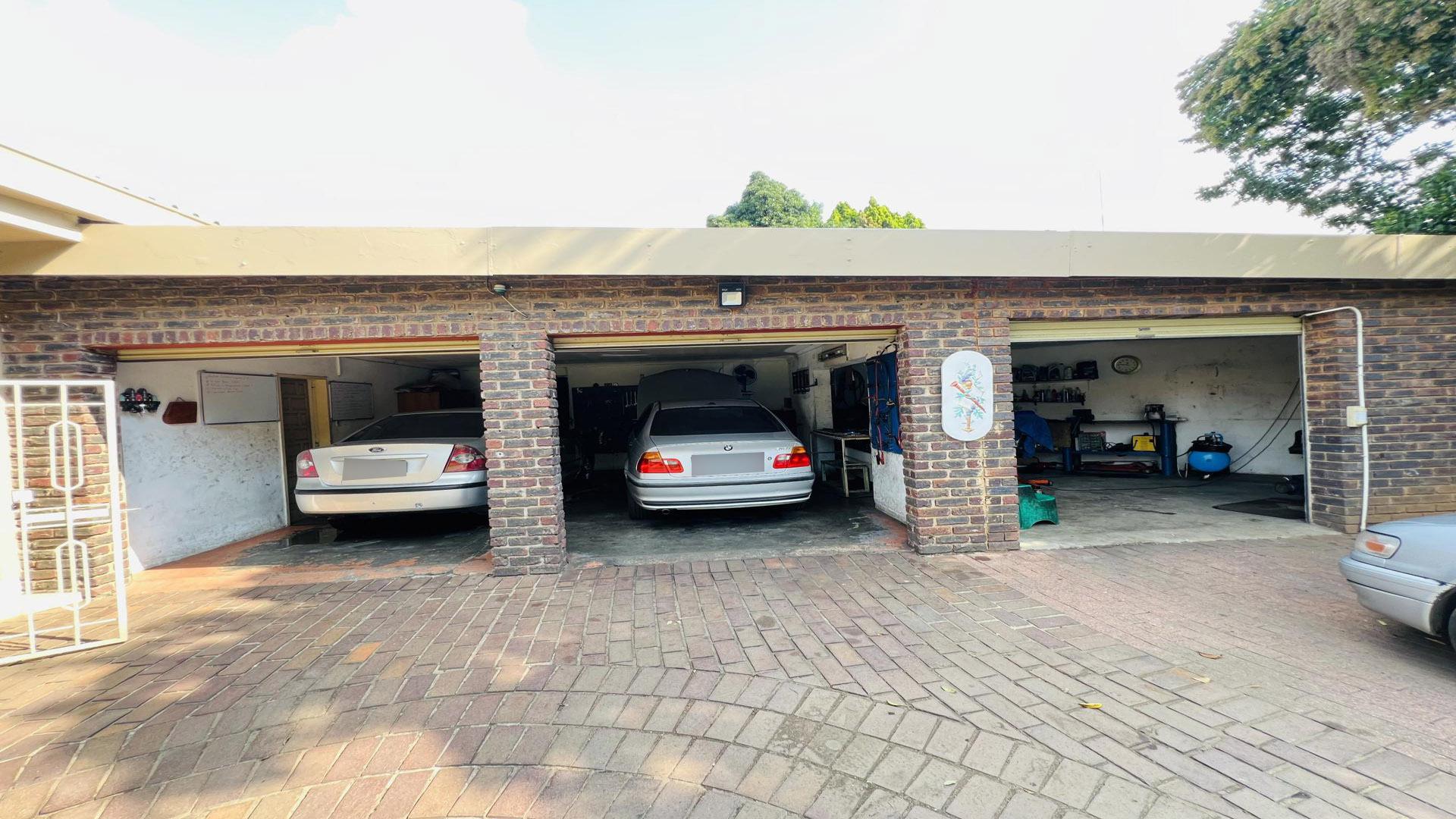 Garage of property in Brackendowns