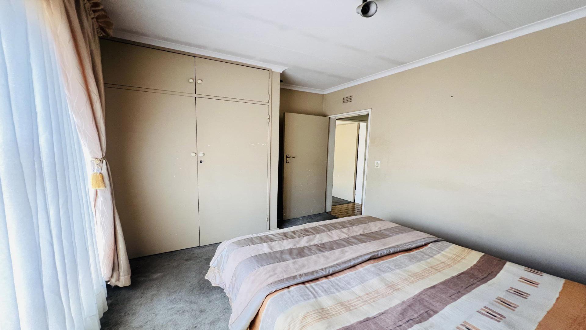 Bed Room 2 of property in Brackendowns