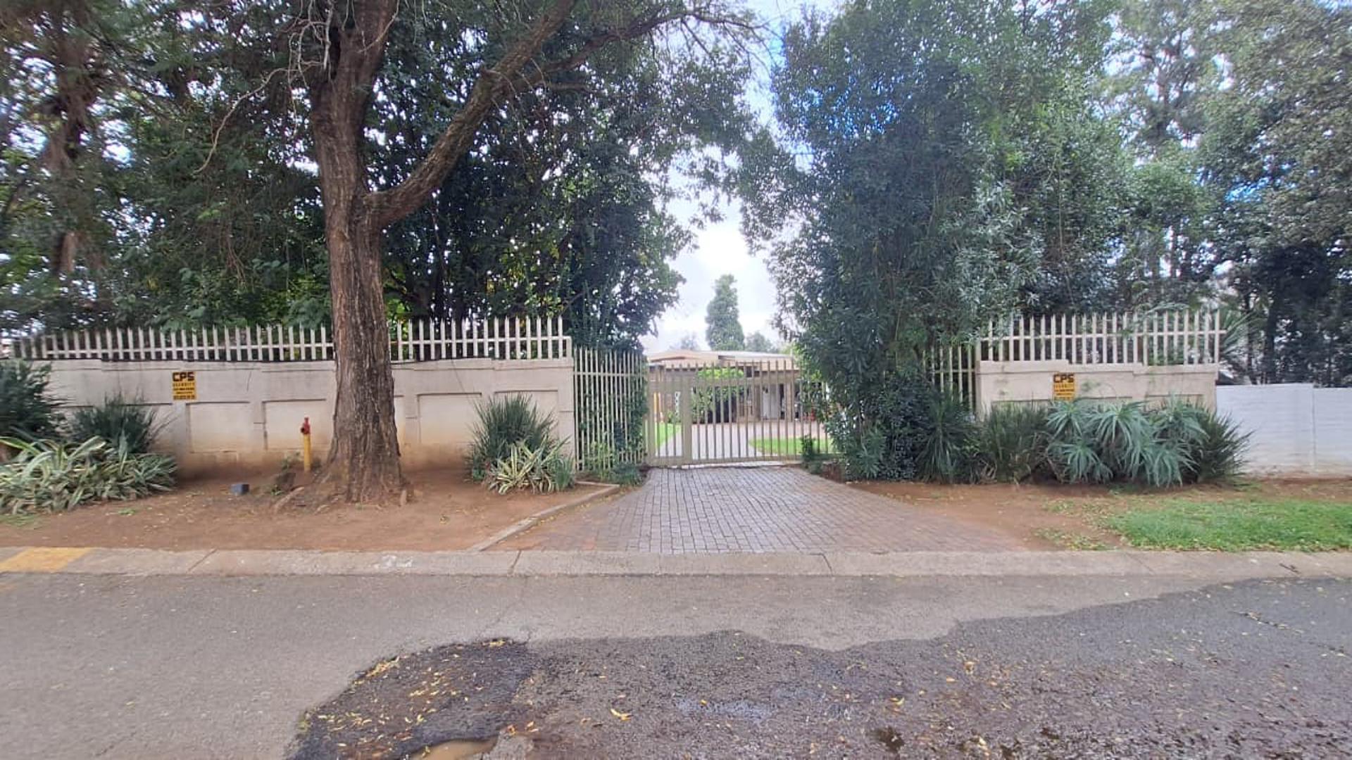 Front View of property in Brackendowns