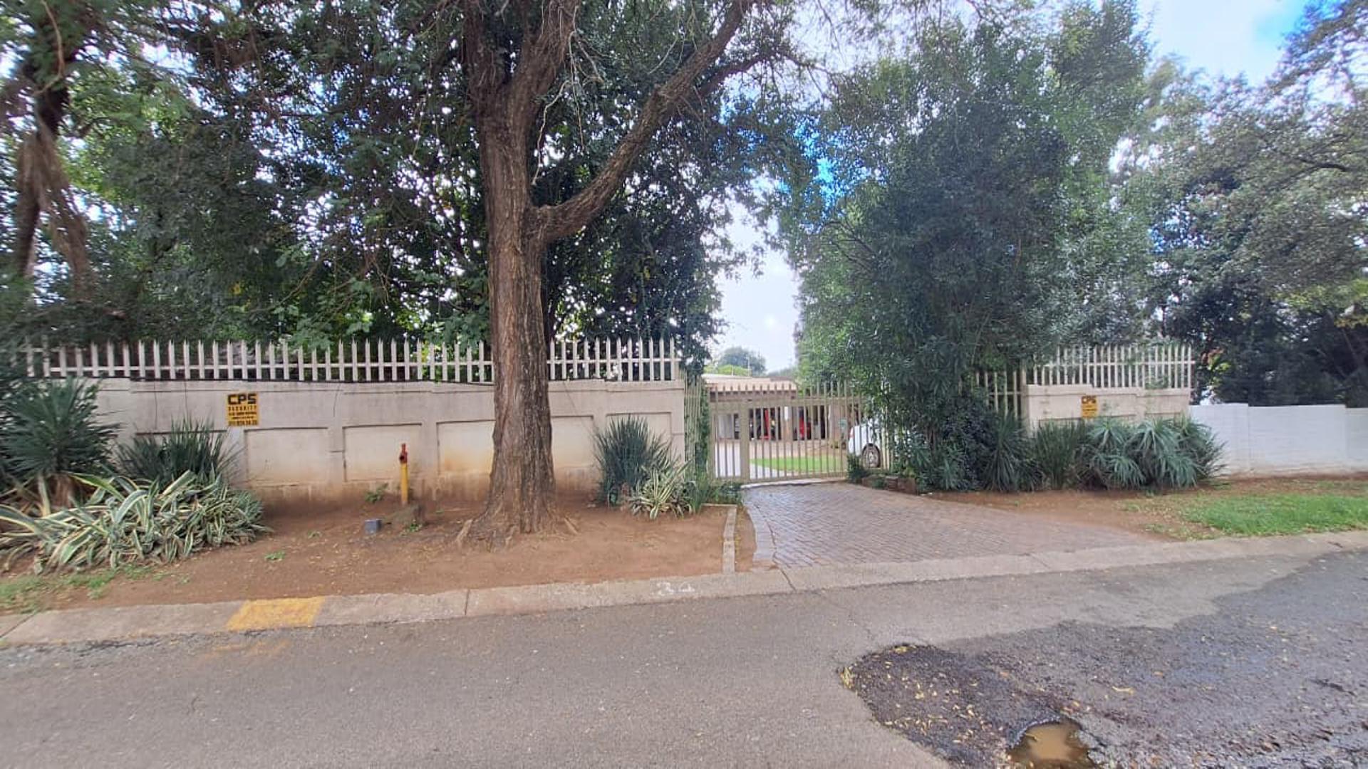 Front View of property in Brackendowns