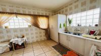 Kitchen of property in Brackendowns