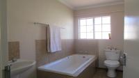 Main Bathroom - 5 square meters of property in Olievenhoutbos