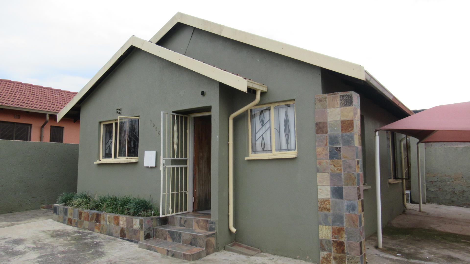 Front View of property in Naturena
