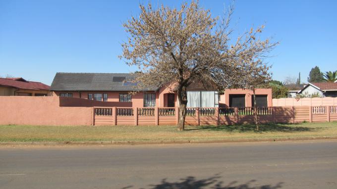 Standard Bank SIE Sale In Execution 3 Bedroom House for Sale in Rondebult - MR358359
