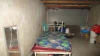 Bed Room 1 - 28 square meters of property in Roodekop