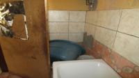 Bathroom 1 - 5 square meters of property in Roodekop