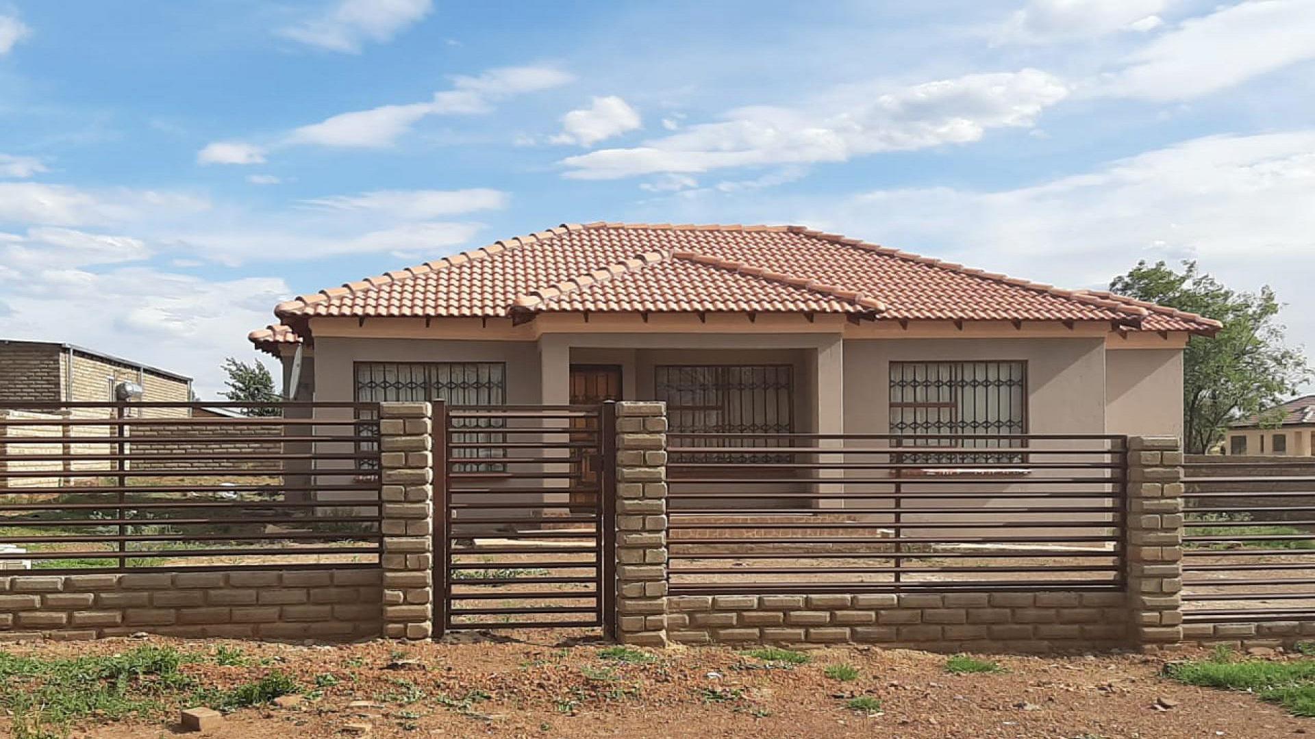 Front View of property in Zeerust