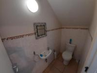 Guest Toilet - 3 square meters of property in Pennington