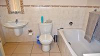 Main Bathroom - 7 square meters of property in Pennington