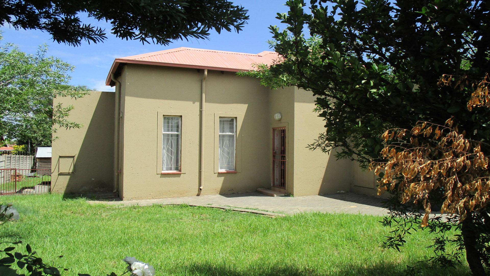 Front View of property in The Reeds