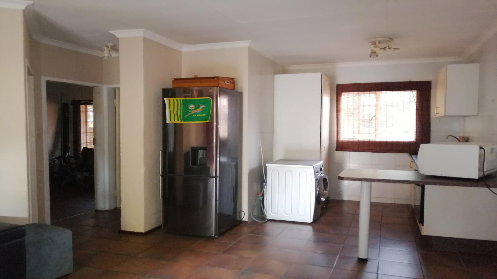 Kitchen - 8 square meters of property in Safarituine