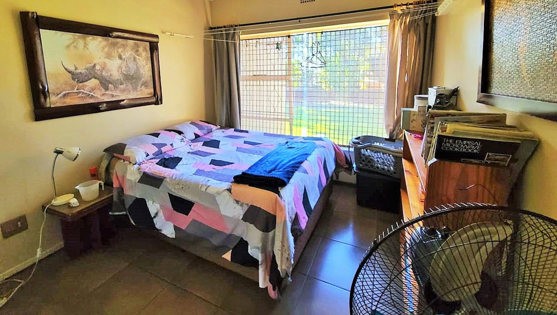 Bed Room 3 of property in Emalahleni (Witbank) 