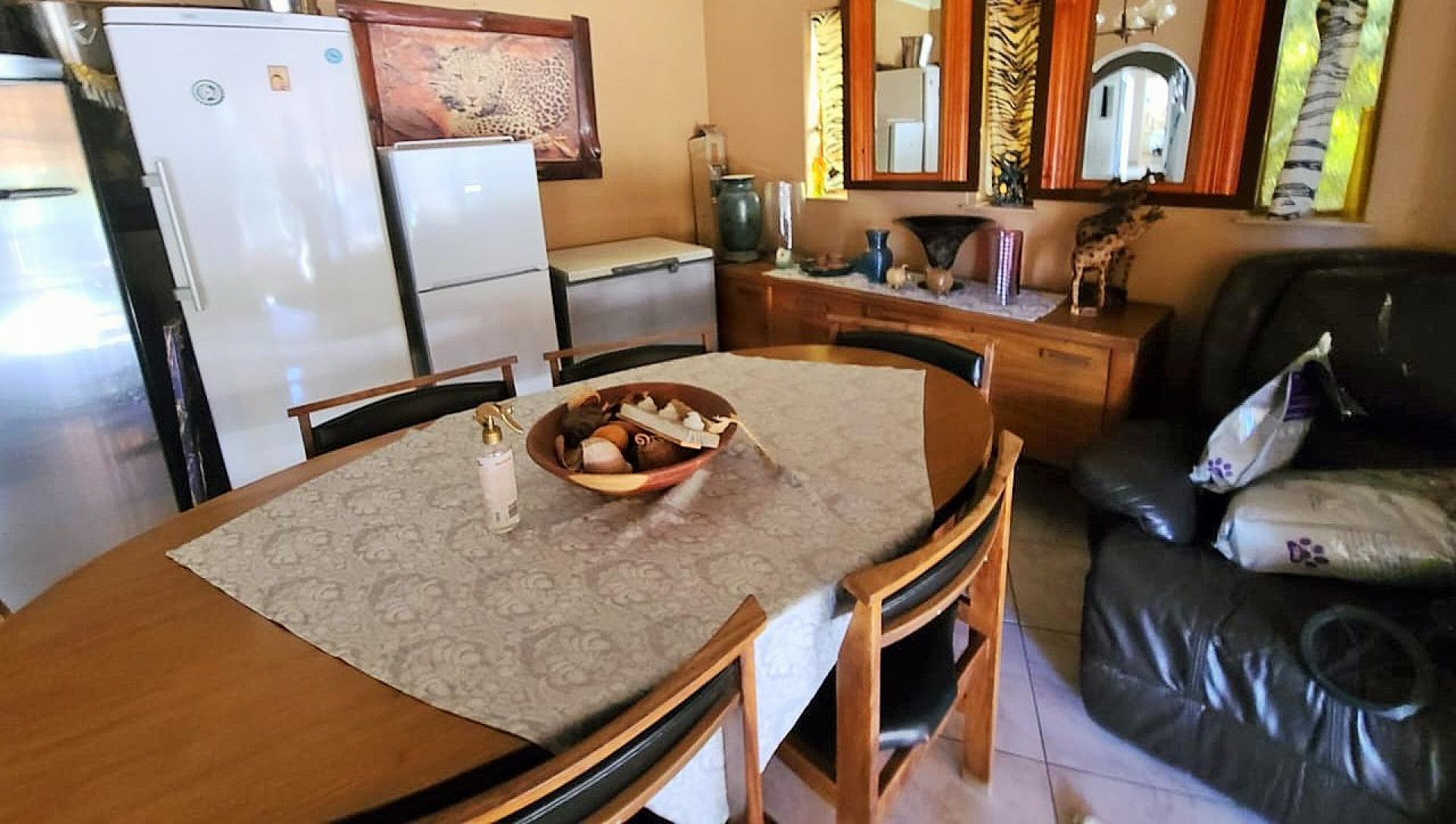 Dining Room of property in Emalahleni (Witbank) 
